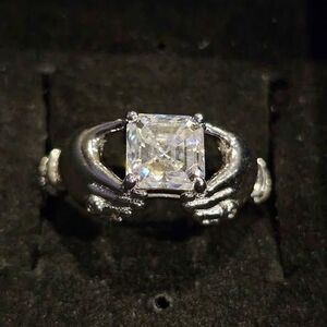Unique 1.0CTW VVSD Moissanite Princess Cut solitaire, size 5